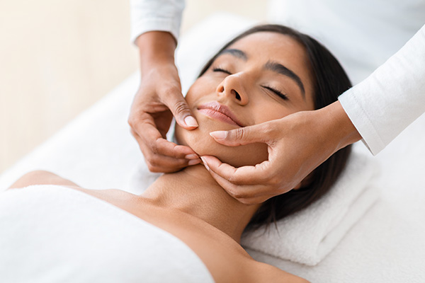 The Benefits of Cosmetic Acupuncture: A Natural Path to Youthful Skin